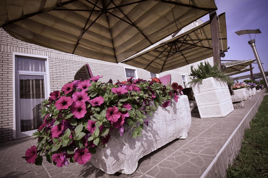 City Hotel Podgorica Exterior foto