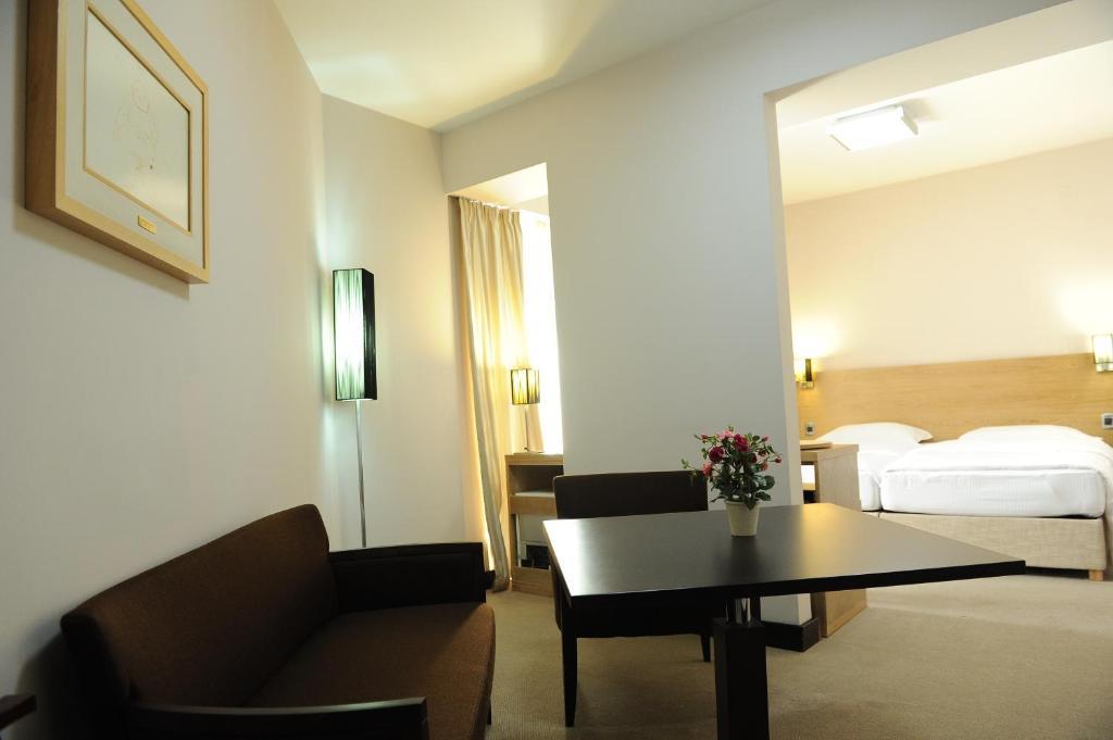 City Hotel Podgorica Zimmer foto