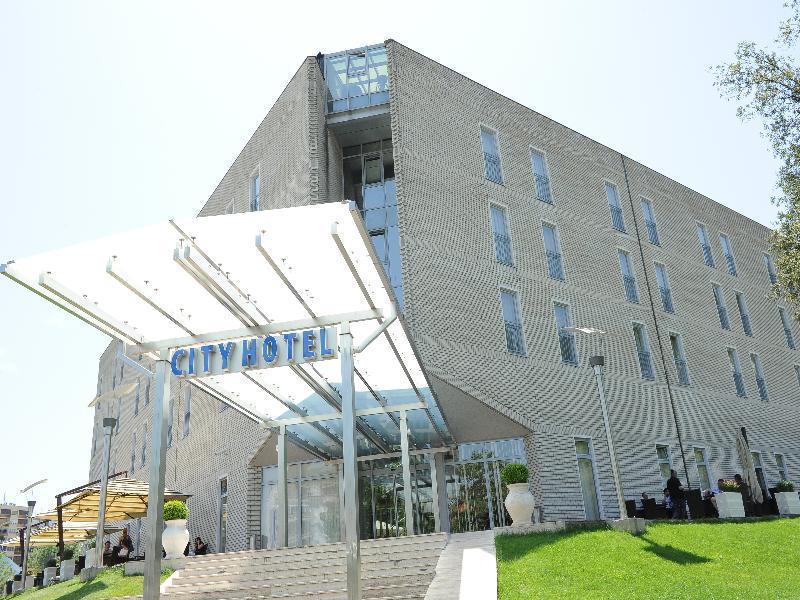 City Hotel Podgorica Exterior foto