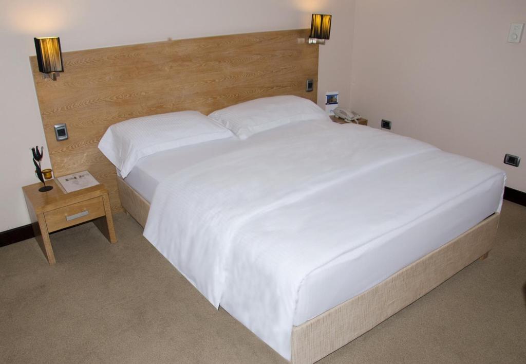 City Hotel Podgorica Zimmer foto