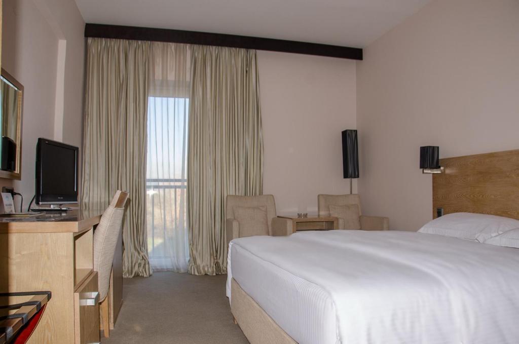 City Hotel Podgorica Zimmer foto