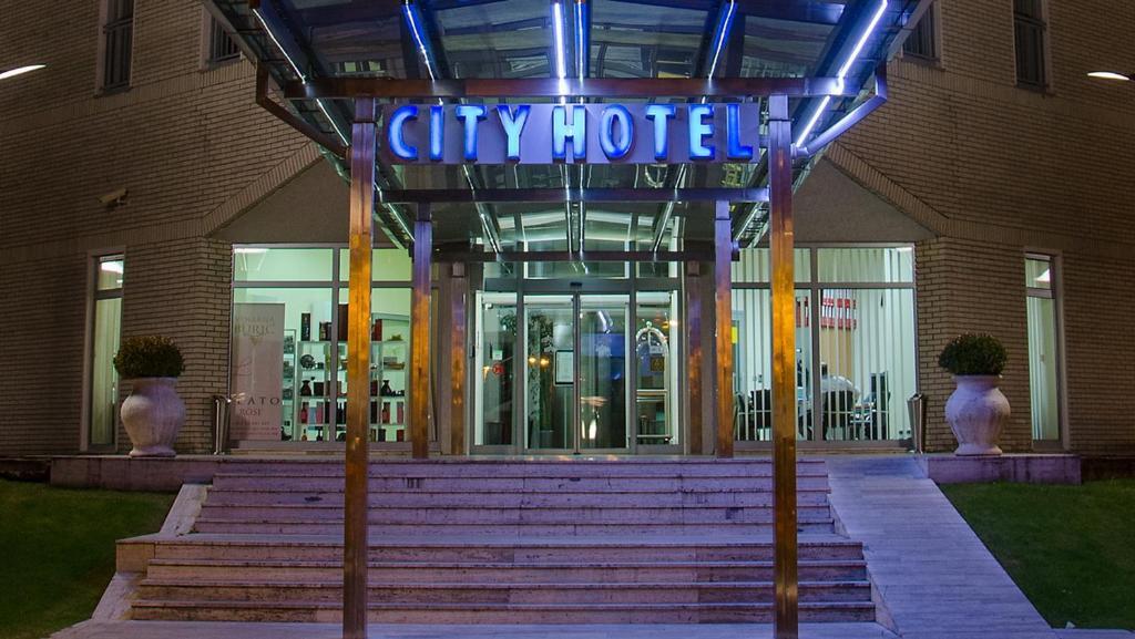 City Hotel Podgorica Exterior foto